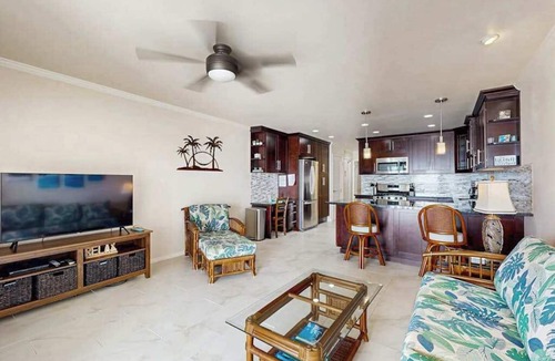 Ualapue Condo | Take In Water Views from a Third-Floor Oceanfront Condo with Pool