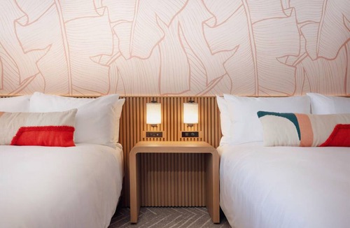 Waikiki Hotel | The Ambassador of Waikiki | City View with Two Queens | Pet-Friendly