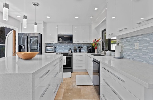 Eastern Honolulu House | The Lagoon House 3BR by Gather: Lagoonfront Villa w/Pool, Private Suites & View