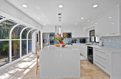 Eastern Honolulu House | The Lagoon House 3BR by Gather: Lagoonfront Villa w/Pool, Private Suites & View