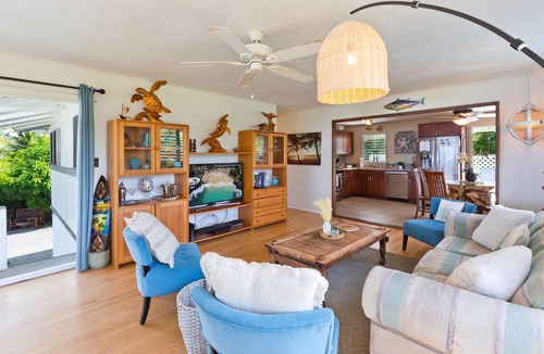 Kahaluu Bay House | The Mai Tai Manor with unobstructed views of the ocean!