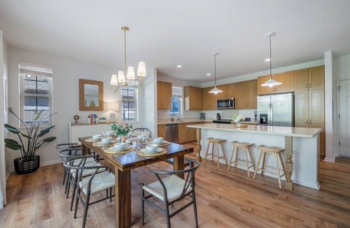 Makaha Valley House | 🤙The Makaha Shaka! 🤙3BR Villa Oahu 5 Min to Beach, Ocean View, Pool, Hot Tub