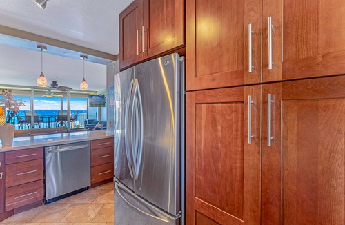 Kihei Condo | The Maui Moon Oceanfront Condo- Perfect for couples!