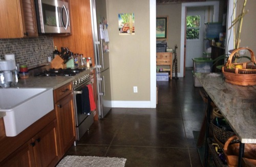 Kailua-Kona House | The “Promise Tree” is a great family gathering place in Kailua Kona!