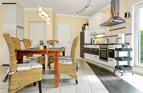Kaltenhof House | This holiday home has a living space of 110 m², sleeps up to 6 people, two parki