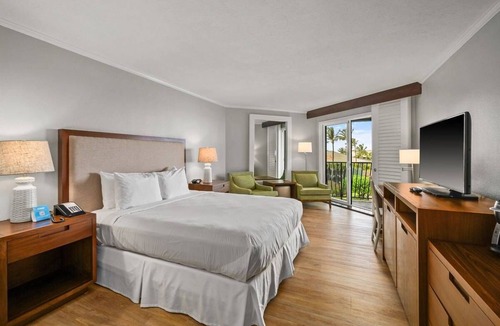 Hanamaulu Resort | Top Floor Ocean View at 4-Star Kauai Resort. Pools & Slides