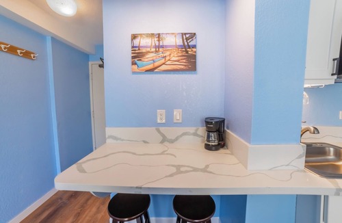 Waikiki Apartment | Trendy Studio in the Heart of Honolulu - 21F