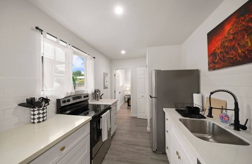 Hilo House | Tropical Haven, Near Botanical Delights
