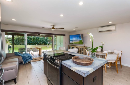 Downtown Lahaina House | Tropical Oasis, Oceanview, new remodel, 3 bed, 3 bath, w AC, pool.