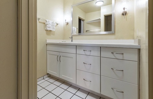 Wailua Hotel | Tropical Retreat w/Outdoor Pool, Free Parking, Steps from Papaloa Beach!