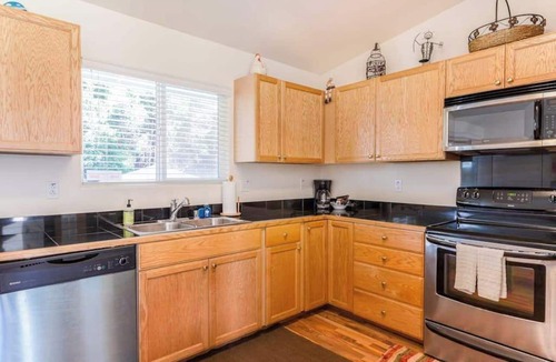 Volcano House | Tropical Volcano Escape with Lanai, Yard & Washer/Dryer