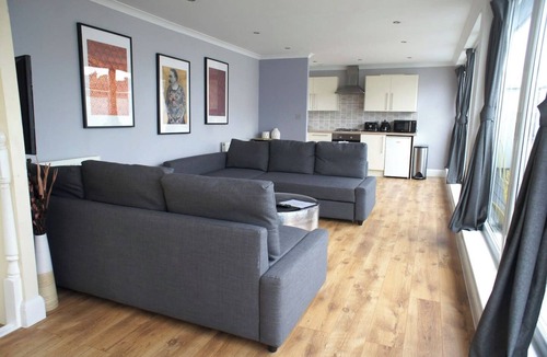 Weavers Apartment | TU5 / June 2 bed in Shoreditch