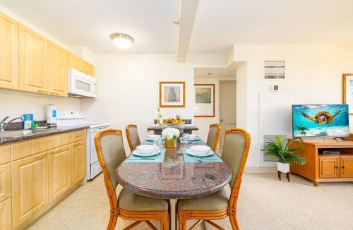 Waikiki Condo | Two Waikiki Sunset Units. 4 Bedrooms, Sleeps 10 in Total.