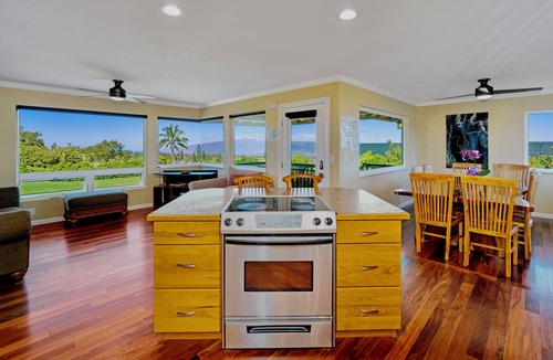 Makawao House | Upcountry Short Term Rental Home with Ocean and Mt Views, Close to Makawao Town.