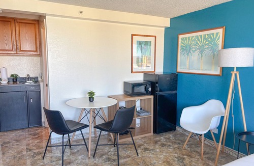 McCully - Moiliili Condo | Updated! Humble Hawaiian Monarch Studio | Pool