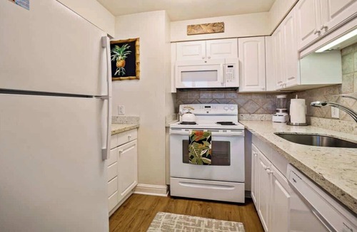 Kahana House | Updated oceanview Hawaiiana style 1 bedroom resort condo, AC, walkable area