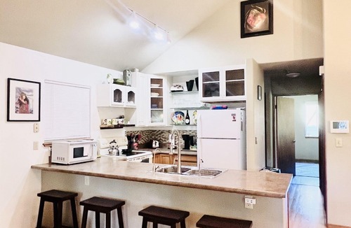 Ohia Estates Cottage | Volcano Retreat - 2BR 2BA Kitchen Fireplace Near NP