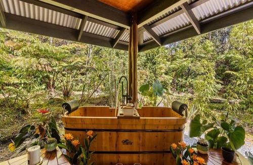 Volcano House | Volcano Tea House Cottage-SpaBath-HotTub-FirePlace