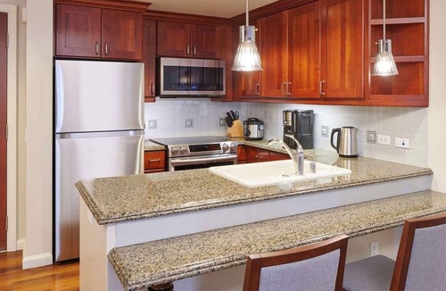 Waikiki Resort | Waikiki 1BR Suite at Grand Waikikian – Full Kitchen, Balcony & Resort Luxury