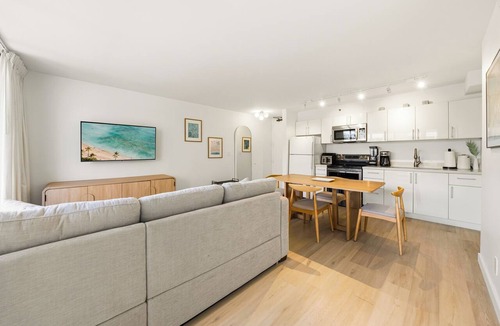 Waikiki Condo | Waikiki Banyan: 1 BD, Parking, AC, Unit Wash/Dryer