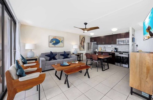 Waikiki Condo | Waikiki Banyan retreat - lanai & ocean views