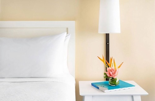 Waikiki Hotel | Waikiki Getaway! Private Balcony, Parking! Close to Honolulu Zoo & Kuhio Beach!