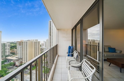 Honolulu Apartment | Waikiki Retreat with Diamond Head Views 2305T1