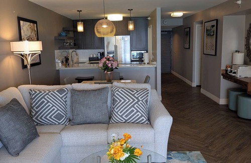 Waikiki Hotel | Waikiki's Premiere Ocean Front Hotel The Waikiki Beach Tower Location and Luxury
