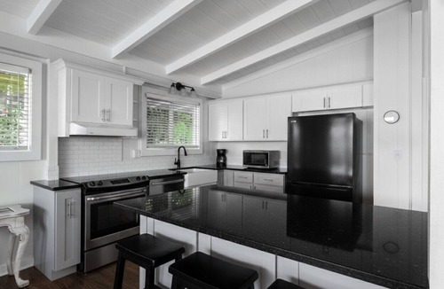 Pupukea House | "Waimea Vista" | Oceanfront, Walkable to Beaches