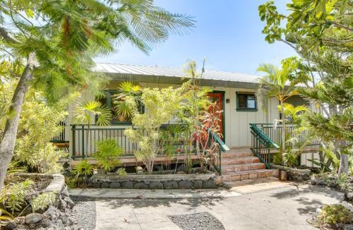 Kona Paradise House | Walk to Beach! Big Island Bungalow w/Ocean View