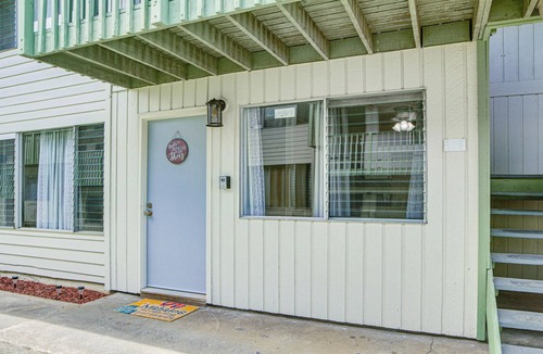 Hilo Condo | Walk to Dining & Local Markets! Hilo Getaway