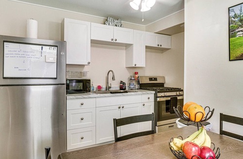 Hilo Apartment | Walk to Dining & Local Markets! Hilo Getaway