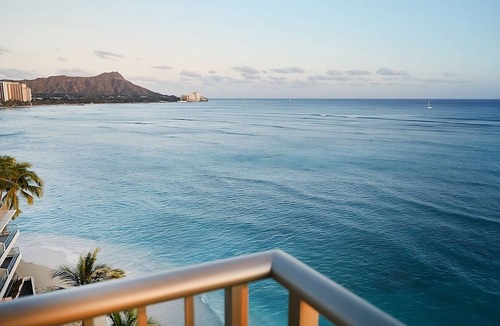 Waikiki Hotel | Walking Distance To The Beach! 2 Modish Units, Ocean Front, Pets Allowed, Pool!