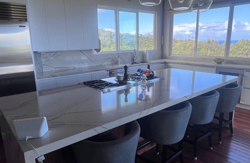 Papaikou House | Watch whales from your private lanai in this beautiful luxury ocean view home