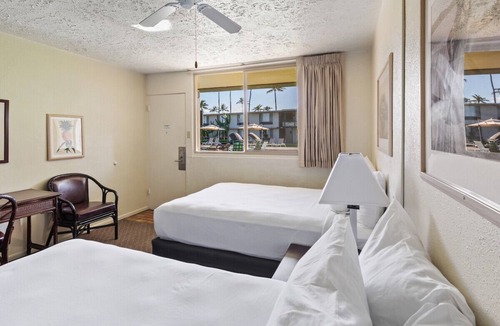 Kahului Hotel | Waterfront Getaway | 3 Pet Friendly Units | Pool | Kanaha Beach Park - 1.9 mi