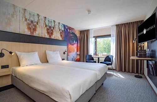 Bergen op Zoom Hotel | Wellness Stay with Pool and Parking Near Town and Attractions