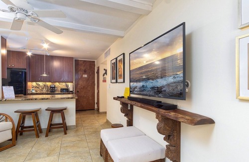 Historic Kailua Village Condo | 🌊 Wonderful Oceanfront Condo Newly Renovated! 🌅 - Hale Kona Kai 206