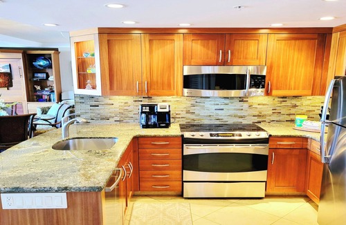 Kaanapali Condo | WOW! - WHALER's BEST STUDIO - Posh Remodel-10th Fl.- PANORAMIC Ocean Views!