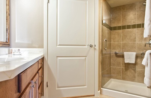 Waikiki Resort | 🌴Wyndham Waikiki Beach Walk ✨Experience Paradise in a 2BR Villa - Sleeps 8!