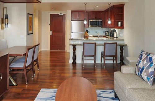 Waikiki Resort | Your Hawaiian Escape Awaits – The Grand Waikikian - 2 Bedroom Partial Ocean View