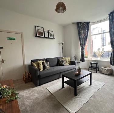 1 Bed Apartment Marple with Work Space