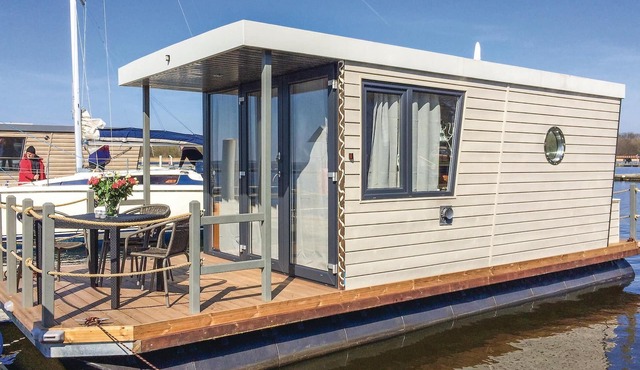 1 bedroom gorgeous ship in Loitz