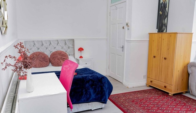 10%OFF|Stay7Days|Relocation|Parking|WiFi|Sleeps9 in Leigh