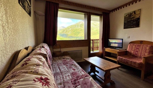 150m from shops, floor -3, balcony, tv, ski locker, 35m², Les Menuires in Les Menuires