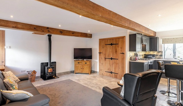 2 bedroom accommodation in Marple Bridge