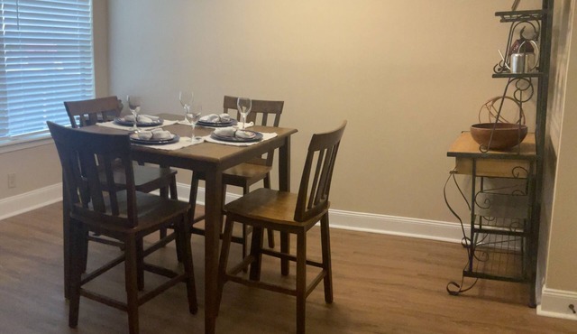 2 Master Bedrooms -Very Clean- Recently Remolded Patios Park at front door in Baton Rouge