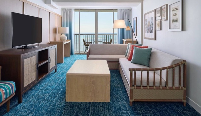 2 Oceanfront Accommodations at OUTRIGGER Waikiki Beach Resort! W/Outdoor Pool!