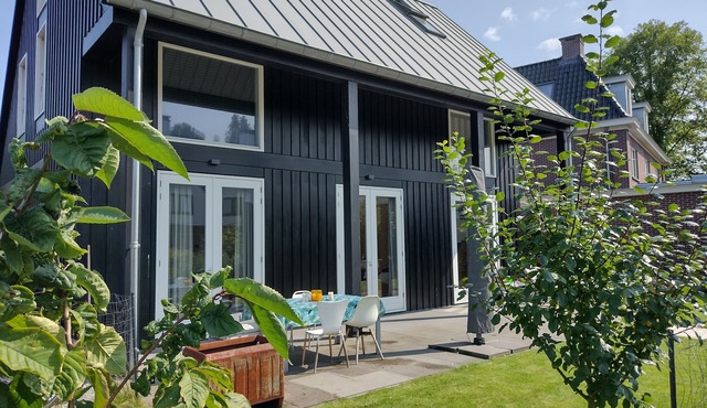 2 room studio with bathroom in city villa with free private parking in Amsterdam Nieuw-West