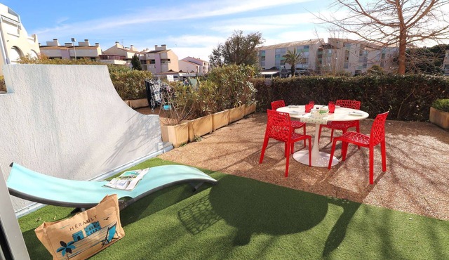 2 rooms large terrace air conditioning parking in LE GRAU DU ROI