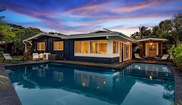 3,200 sq ft House with Pool, 6 Bedrooms, walking distance to Kailua and Lanikai